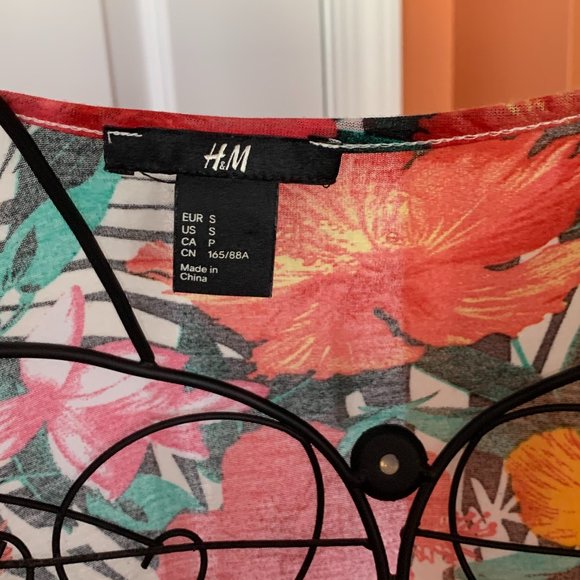 H & M Floral Swim Suit Cover - Picture 6 of 7